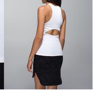 Lulu Front and Centre tank!! NWT 🌼